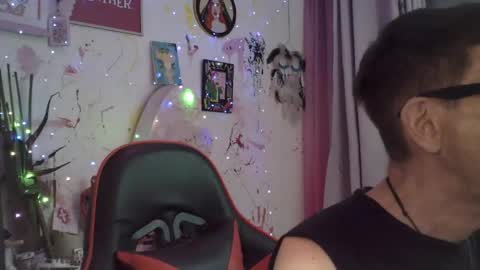 Snapshot of davidhumbee chatting on 04-25-26, 01:30 David Lucky 13 online show from 04-25-26, 01:30