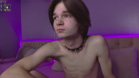 Snapshot of davidleatherhoff chatting on 11-16-25, 04:40 DAVID online show from 11-16-25, 04:40