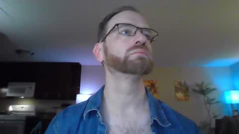 Snapshot of davidwilcox1982 chatting on 02-10-26, 01:53 Dave online show from 02-10-26, 01:53