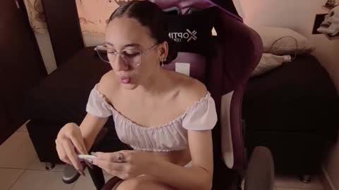 Snapshot of davina_heart chatting on 12-14-25, 03:39 Davina online show from 12-14-25, 03:39