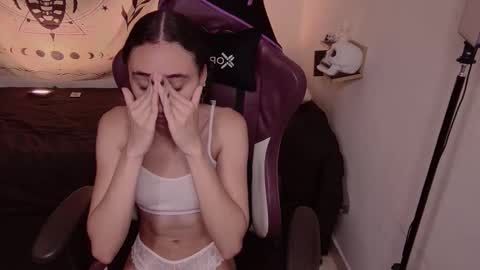 Snapshot of davina_heart chatting on 12-16-25, 04:56 Davina online show from 12-16-25, 04:56