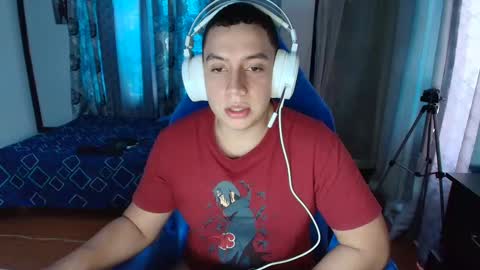 Snapshot of davinson_01 chatting on 01-06-25, 01:30 Davinson online show from 01-06-25, 01:30