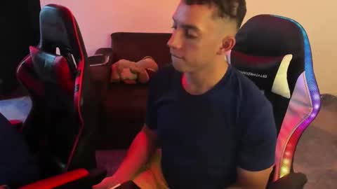 Snapshot of davinson_01 chatting on 04-01-26, 08:15 Davinson online show from 04-01-26, 08:15