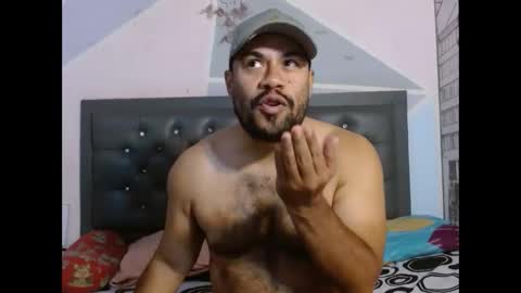 Snapshot of davinson_lopez35 chatting on 05-31-26, 01:29 davinson_lopez35 online show from 05-31-26, 01:29