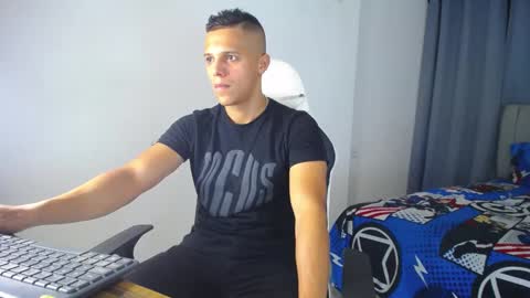 Snapshot of davisito7 chatting on 12-14-24, 05:07 David Angel online show from 12-14-24, 05:07