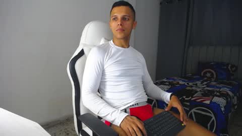 Snapshot of davisito7 chatting on 01-08-25, 04:44 David Angel online show from 01-08-25, 04:44