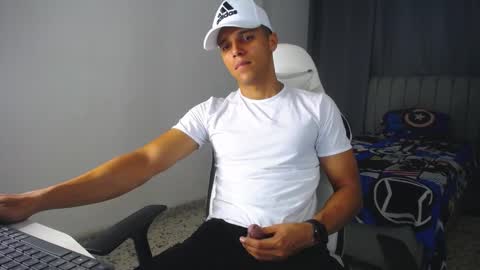 Snapshot of davisito7 chatting on 01-25-25, 04:13 David Angel online show from 01-25-25, 04:13