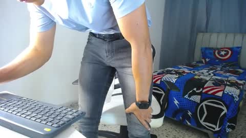 Snapshot of davisito7 chatting on 02-01-25, 02:05 David Angel online show from 02-01-25, 02:05