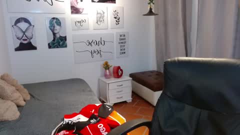 Snapshot of davoxer chatting on 10-29-25, 03:09 davoxer online show from 10-29-25, 03:09