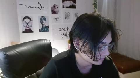 Snapshot of davoxer chatting on 11-21-25, 02:32 davoxer online show from 11-21-25, 02:32