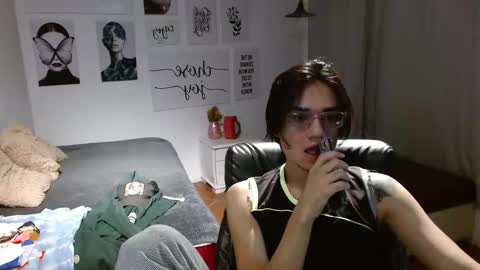 Snapshot of davoxer chatting on 11-22-25, 02:10 davoxer online show from 11-22-25, 02:10