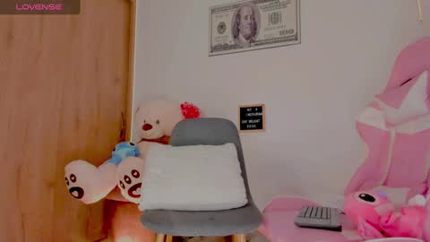 Snapshot of day_wilkint chatting on 01-19-25, 01:21 Day Wilkinht online show from 01-19-25, 01:21