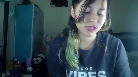 Snapshot of daya202 chatting on 03-07-25, 01:20 Eli online show from 03-07-25, 01:20