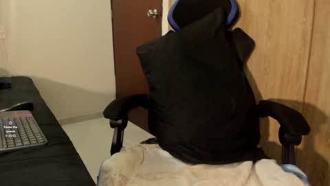 Snapshot of dayhanshelby chatting on 10-03-25, 11:13 nice too meet you i m alison online show from 10-03-25, 11:13