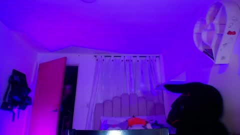 Snapshot of dayis_sweet chatting on 04-11-26, 02:05 Dayis online show from 04-11-26, 02:05