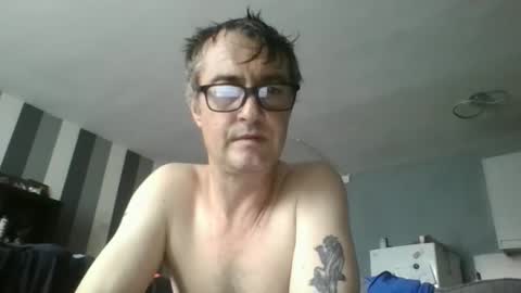 Snapshot of dazzill chatting on 10-19-25, 01:45 Dazzill online show from 10-19-25, 01:45