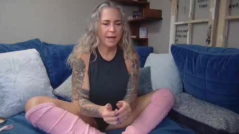 Snapshot of dd_delish chatting on 01-13-26, 07:08 dd_delish online show from 01-13-26, 07:08