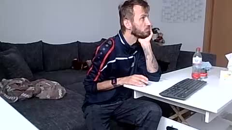 Snapshot of deaf_fc_union_berlin14 chatting on 06-15-26, 04:31 robert online show from 06-15-26, 04:31
