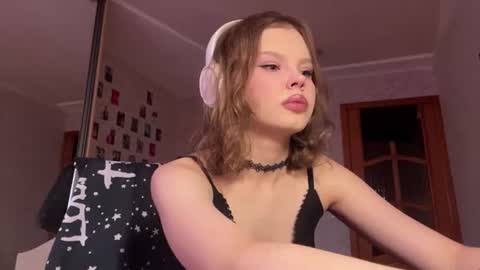 Dee online show from 06-15-26, 11:01