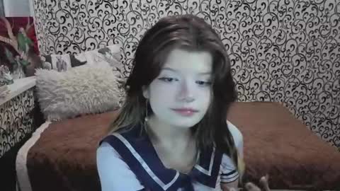 Snapshot of deannemillener chatting on 06-11-26, 05:11 Camille online show from 06-11-26, 05:11