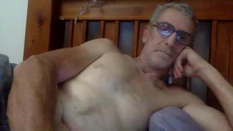 Snapshot of deanofflove2210 chatting on 12-10-24, 08:40 deanofflove2210 online show from 12-10-24, 08:40