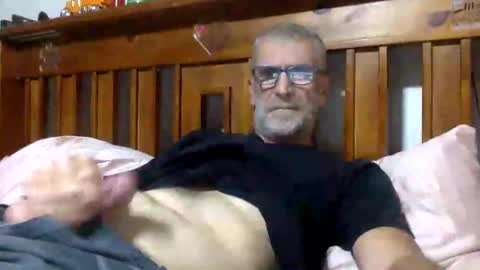 Snapshot of deanofflove2210 chatting on 01-09-25, 05:23 deanofflove2210 online show from 01-09-25, 05:23