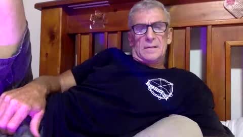 Snapshot of deanofflove2210 chatting on 01-26-25, 02:03 deanofflove2210 online show from 01-26-25, 02:03