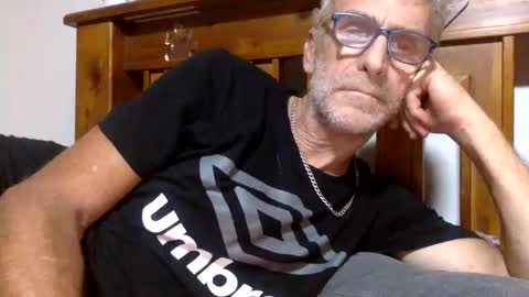 Snapshot of deanofflove2210 chatting on 02-06-25, 12:05 deanofflove2210 online show from 02-06-25, 12:05