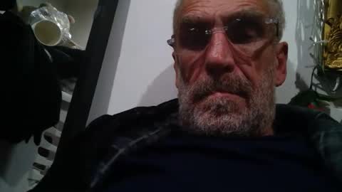 Snapshot of deanofflove2210 chatting on 07-21-26, 05:15 deanofflove2210 online show from 07-21-26, 05:15