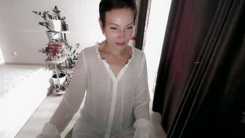 Snapshot of dear_mia_ chatting on 10-17-25, 10:07 Mia online show from 10-17-25, 10:07