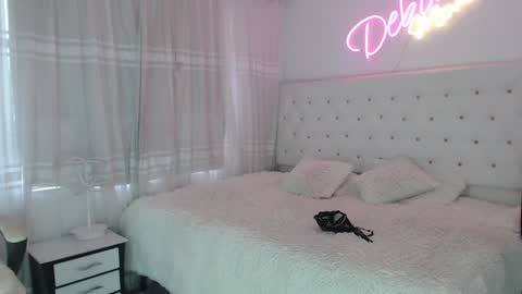 DeboraMom online show from 02-09-25, 07:30