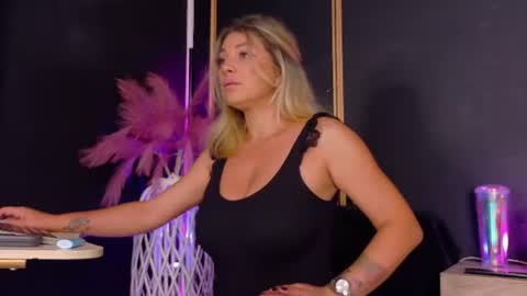 Snapshot of deeadiamond chatting on 07-11-26, 12:46 Deea online show from 07-11-26, 12:46