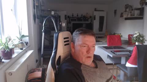 Snapshot of deinprinz2312 chatting on 12-25-24, 07:46 deinprinz2312 online show from 12-25-24, 07:46