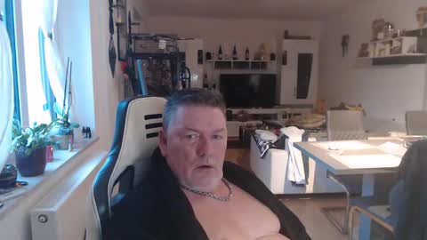 Snapshot of deinprinz2312 chatting on 01-10-25, 07:35 deinprinz2312 online show from 01-10-25, 07:35