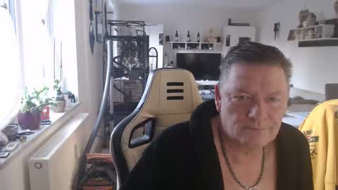 Snapshot of deinprinz2312 chatting on 02-11-25, 07:12 deinprinz2312 online show from 02-11-25, 07:12