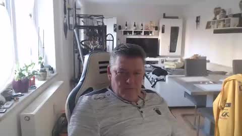 Snapshot of deinprinz2312 chatting on 02-12-25, 08:59 deinprinz2312 online show from 02-12-25, 08:59