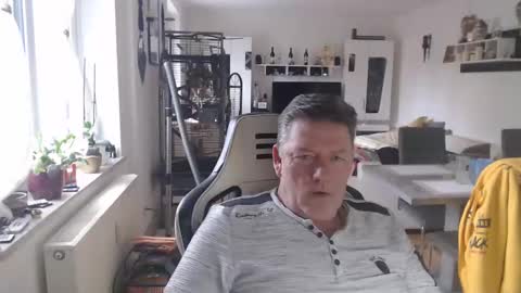 Snapshot of deinprinz2312 chatting on 02-13-25, 12:32 deinprinz2312 online show from 02-13-25, 12:32