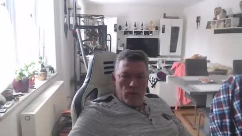 Snapshot of deinprinz2312 chatting on 02-14-25, 08:21 deinprinz2312 online show from 02-14-25, 08:21