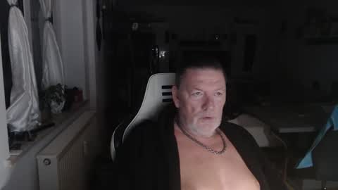 Snapshot of deinprinz2312 chatting on 09-15-25, 02:22 deinprinz2312 online show from 09-15-25, 02:22