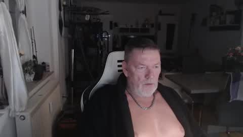 Snapshot of deinprinz2312 chatting on 09-29-25, 04:06 deinprinz2312 online show from 09-29-25, 04:06