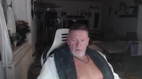 Snapshot of deinprinz2312 chatting on 10-01-25, 05:02 deinprinz2312 online show from 10-01-25, 05:02