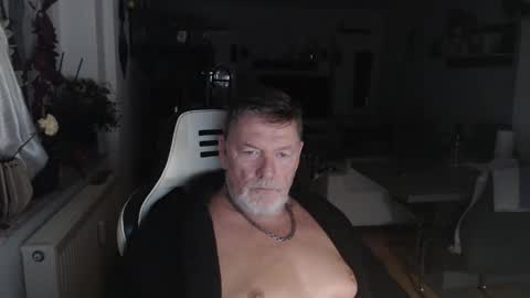 Snapshot of deinprinz2312 chatting on 10-11-25, 03:39 deinprinz2312 online show from 10-11-25, 03:39