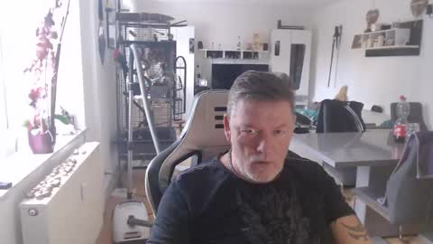 Snapshot of deinprinz2312 chatting on 10-22-25, 07:52 deinprinz2312 online show from 10-22-25, 07:52