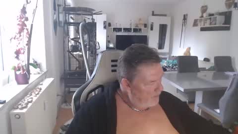 Snapshot of deinprinz2312 chatting on 10-23-25, 09:52 deinprinz2312 online show from 10-23-25, 09:52