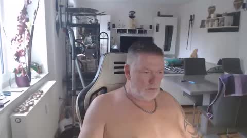 Snapshot of deinprinz2312 chatting on 10-28-25, 09:57 deinprinz2312 online show from 10-28-25, 09:57