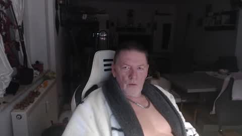 Snapshot of deinprinz2312 chatting on 11-20-25, 04:01 deinprinz2312 online show from 11-20-25, 04:01