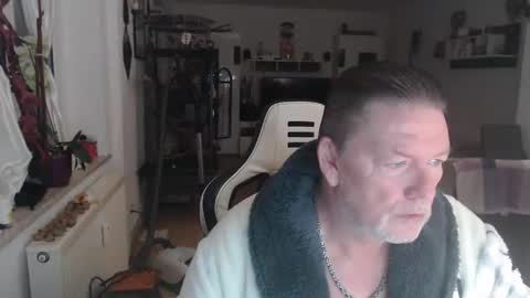 Snapshot of deinprinz2312 chatting on 11-24-25, 05:29 deinprinz2312 online show from 11-24-25, 05:29