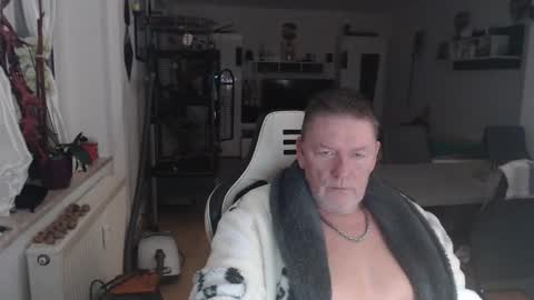 Snapshot of deinprinz2312 chatting on 11-25-25, 06:35 deinprinz2312 online show from 11-25-25, 06:35