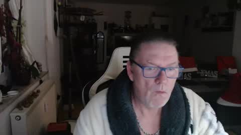 Snapshot of deinprinz2312 chatting on 12-15-25, 04:28 deinprinz2312 online show from 12-15-25, 04:28