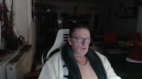 Snapshot of deinprinz2312 chatting on 12-17-25, 03:45 deinprinz2312 online show from 12-17-25, 03:45